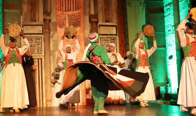 Tanoura Folkloric Show