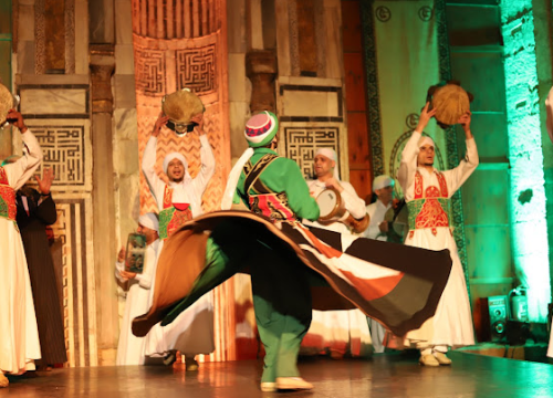 Tanoura Folkloric Show